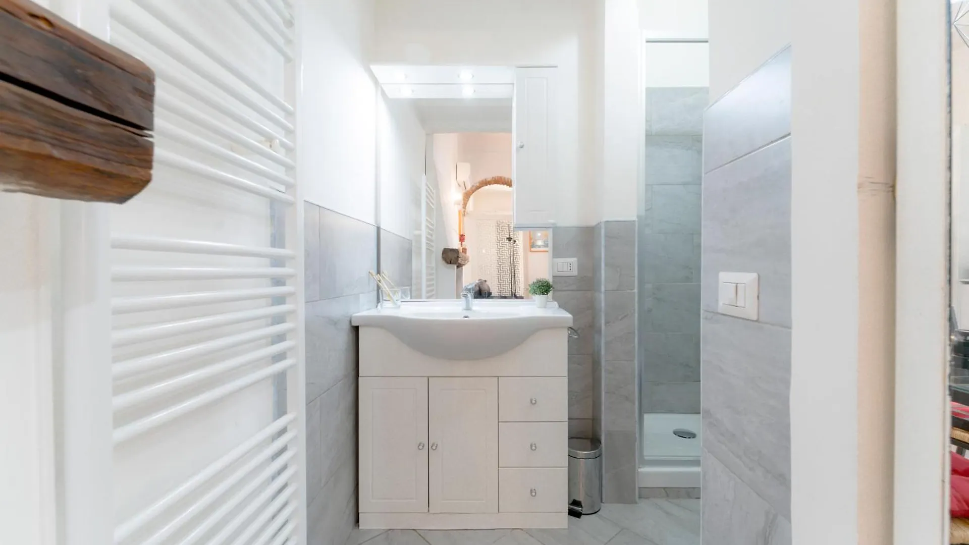 Luxury Apartment In Isola - De Castillia 20 Milan Italy