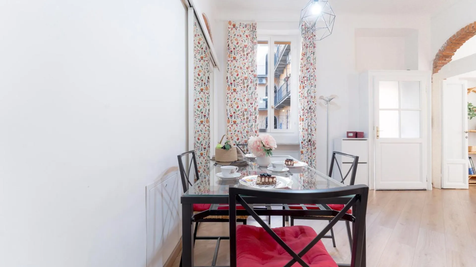 Luxury Apartment In Isola - De Castillia 20 Milan Italy